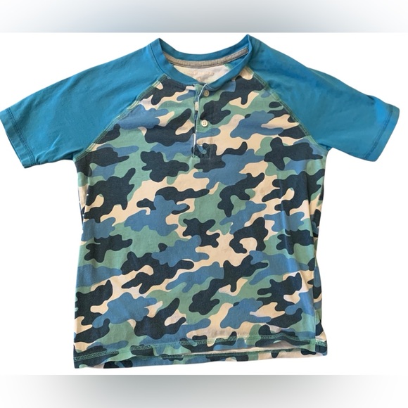 Amazon Essentials Boys Medium(8) Camo Short-Sleeve Henley T-Shirt - Picture 1 of 3